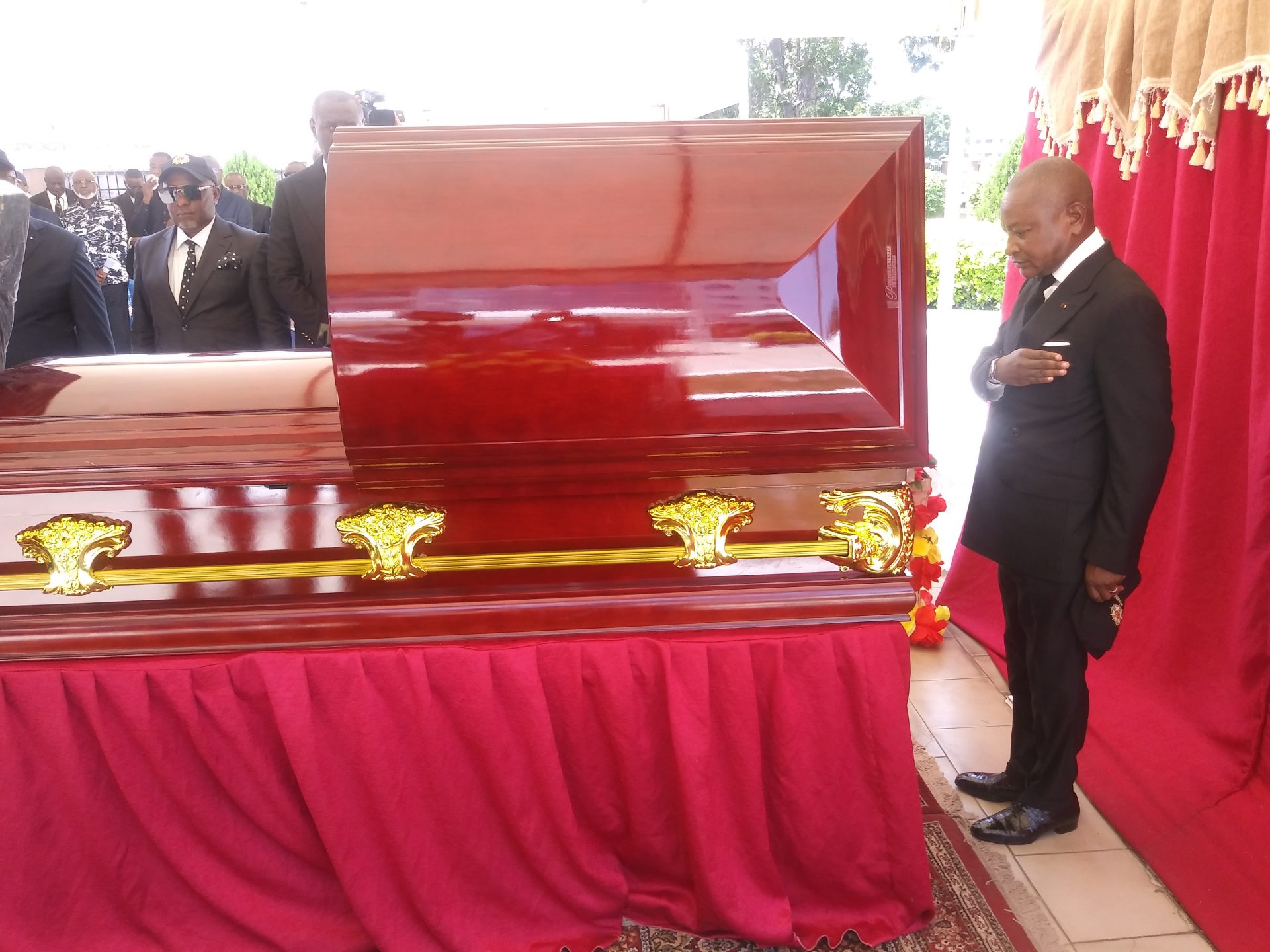 Président des AET du Congo devant la dépouille de l'ancien souza
